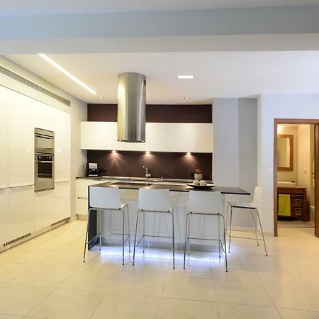 Spacious Fully Equipped 3Bd 2Bath Apt In The Heart Of City With Balconies Ac And Fast Wifi #2 Heraklion Exteriör bild